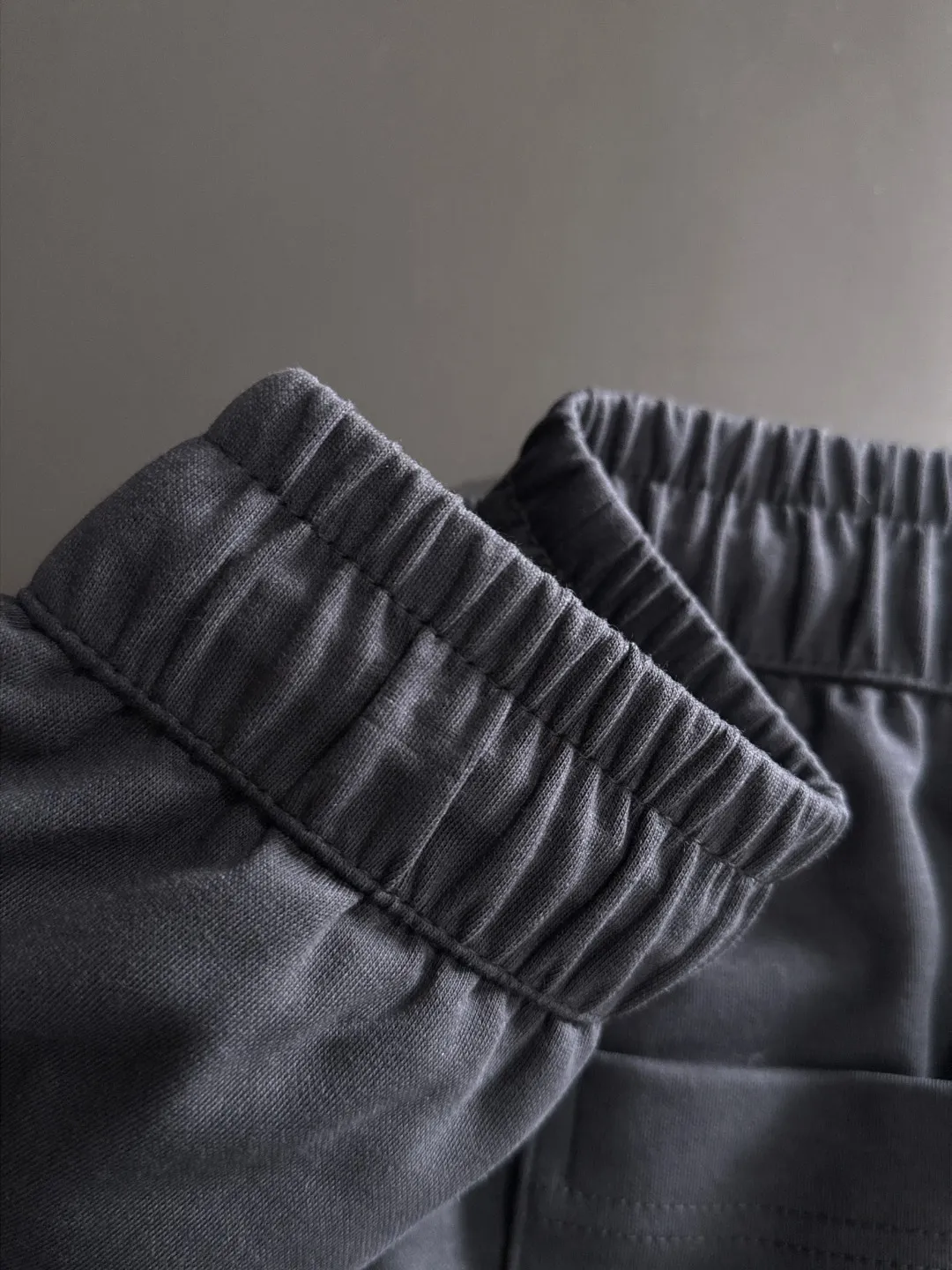 The next day shipped P195 Balenciaga 2026 summer New Arrival elastic casual pants, counter custom fabric Breathable high comfort, impeccable details, brand elements design concept, reflecting high quality. The hand feels delicate and soft! Casual cuts and awesome upper body! Sizes: S-3XL